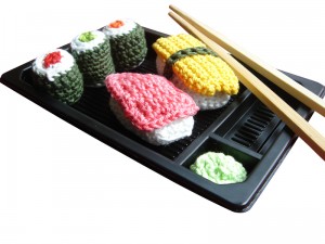 Sieht zum Anbeißen aus - gehäkeltes Sushi zum Spielen und Verschenken