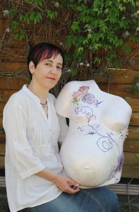 Kunstvoll gestalteter Baby-Bauchabdruck von Annerose Ryll gefertigt