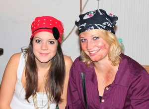 Mädels bei Piratenparty - Motto-Party Piraten - Kostüme