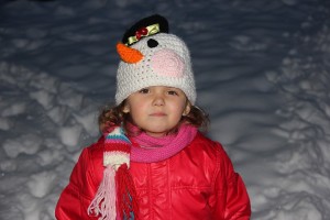 Kleines Mädchen im Schnee